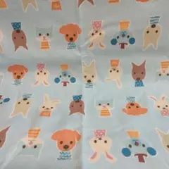 生地　動物イラストの綿プリント生地　110×100㎝
