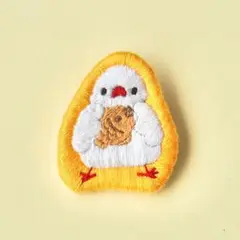 たいやきもぐもぐ白文鳥　刺繍ブローチ