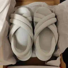 Nike ホワイト クロスストラップ サンダル