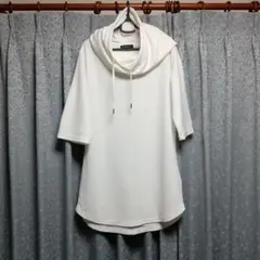 セマンティックデザインのパーカー