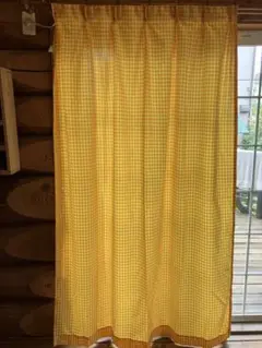 カーテン　一対　2枚（サイズは縦約203cm×巾約145cm）