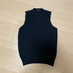 FAMOUS 黒のニットVネックベスト