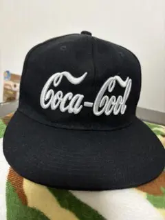 Coca-Cola 刺繍ロゴ キャップ 黒