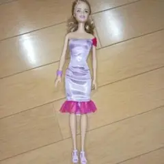 バービー人形 金髪 青い目