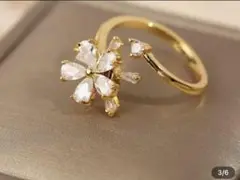 フラワーデザインクリアストーンリング フリーサイズ