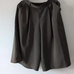 レディースガウチョパンツ　カーキ　Mサイズ　GU