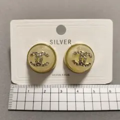 ライトイエロー ピアス