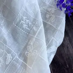 ラス前❣️ラミーリネン生地 オフ白 透け感 刺繍有効幅138×75cm