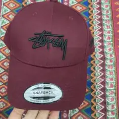 Stussy バーガンディ スナップバックキャップ