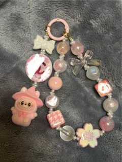 ピンクのラブブキャラクター付きストラップキーホルダー
