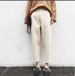 テーパードパンツ