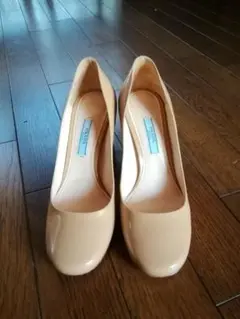 PRADA ベージュ パテントレザー パンプス 36 15万円ほど