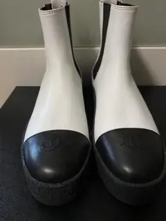 CHANEL ホワイトショートブーツ