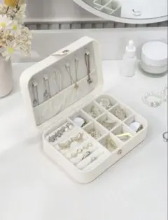 【新品未使用】ホワイト アクセサリーケース 合成皮革