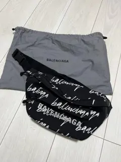 年内売り切りSALE♡ バレンシアガ ボディバッグ 総ロゴ 美品 正規品