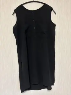 黒のノースリーブチュニック