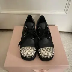 miu miu スタッズ レザー レースアップ シューズ