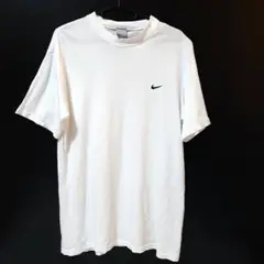 ✨美品✨NIKE✨ ナイキ　刺繍入りメンズTシャツ MJU147