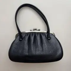黒いギャザー入り　がま口ハンドバッグ　ブラック