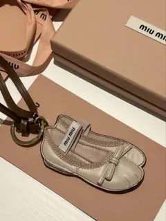 miumiu チャーム　ビジュー　スワロフスキー　美品　ケース付き　キーリング 2025年最新】MIU MIU レディース チャームの人気アイテム - メルカリ