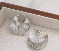 タイムセール❣波形デザイン ピアス　シルバー