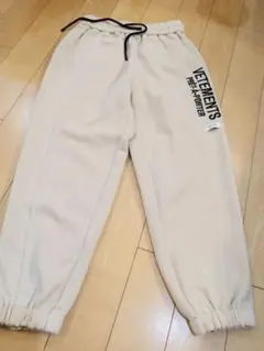 VETEMENTS ベージュ スウェットパンツ