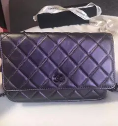 シャネルCHANEL新品未使用メタリックレザーパープル チェーンウォレット