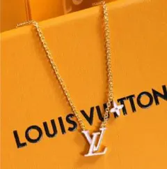 LOUIS VUITTON ピンクのネックレスです 極美品