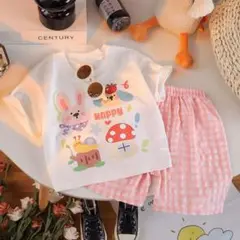 ウサギとキノコのイラストTシャツとショートパンツセット