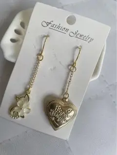 セール品　ゴールド猫ピアス　イヤリング