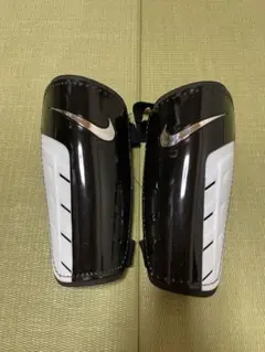 Nike シンガード ブラック ホワイト ナイキ サッカー フットサル