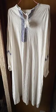 白ワンピース　フリー