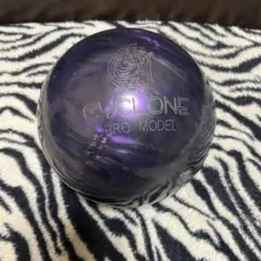 CYCLONE PRO MODEL ボウリングボール