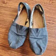 TOMS グレー スリッポン W8
