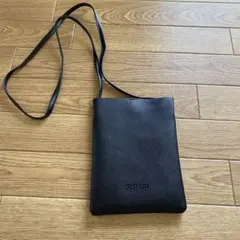 黒の合成皮革スマホショルダーバッグ　ポーチ　ユニセックス