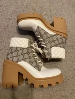GUCCI 新作 ロゴブーツ