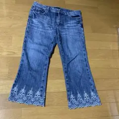 刺繍入りデニムパンツ