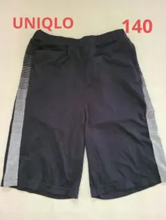 UNIQLO 黒 ハーフパンツ 140