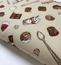 3000件突破感謝セール‼️ ハギレ　チョコ　ケーキ　スイーツ柄オックス地ベージュ