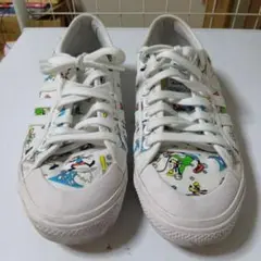 adidas ディズニーキャラクター スニーカー