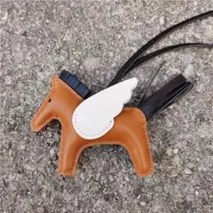ペガサスバッグチャーム キーチェーン タッセルペンダント ブラウン ホワイト