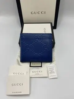 美品✨グッチ 二つ折り財布 シマ エンボス レザー 小銭入れありブルー