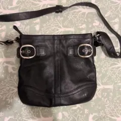 COACHのショルダーバッグ バックル付き
