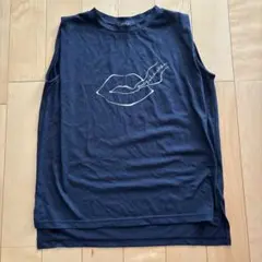 ノースリーブTシャツ リッププリント