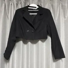 黒のダブルボタンテーラードジャケット