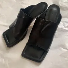 スクエアトゥサンダル