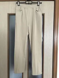 レディースパンツ　スラックス　ベージュ　M
