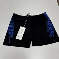 黒い水着 青色スポーツロゴ
