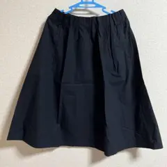 黒のプリーツフレアスカート　夏　夏服　膝丈スカート　スカート