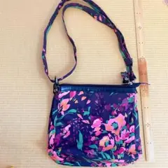 ⭐️匿名配送⭐️花柄　ナイロンショルダーバッグ　多収納　マチあり